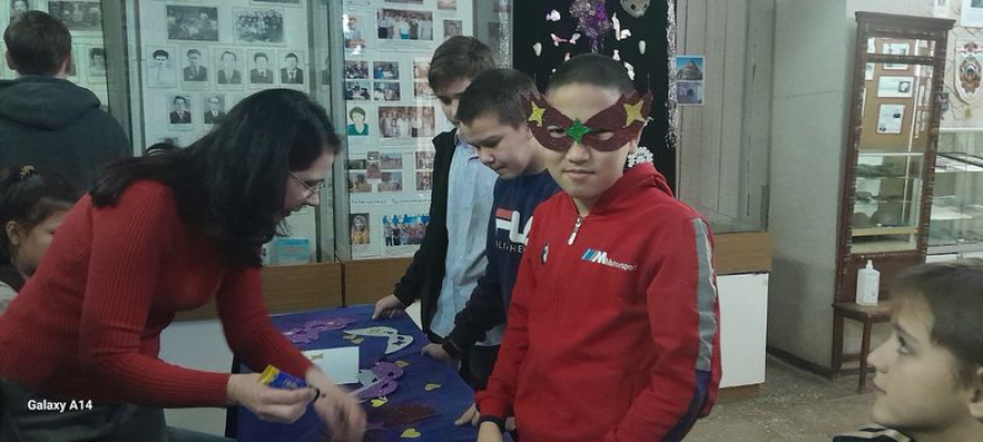 В музее мастерили карнавальные маски