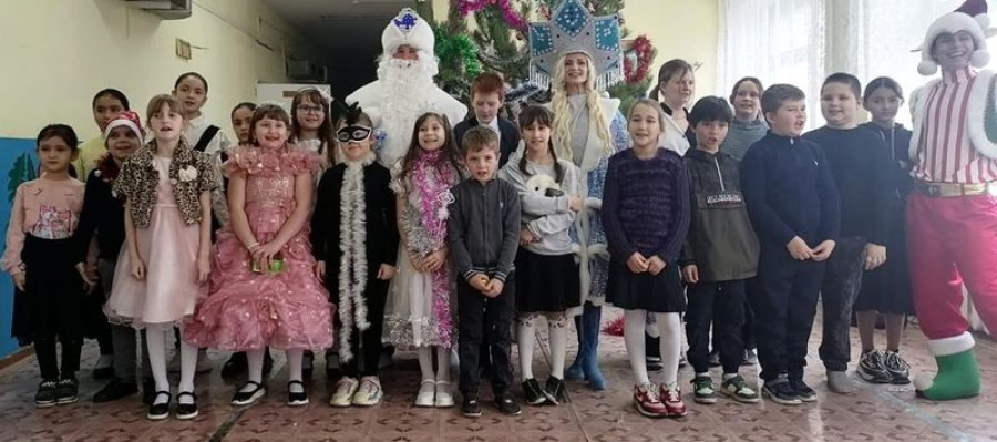 В Луговой Пролейке детвора справилась с "похитителем Нового года"