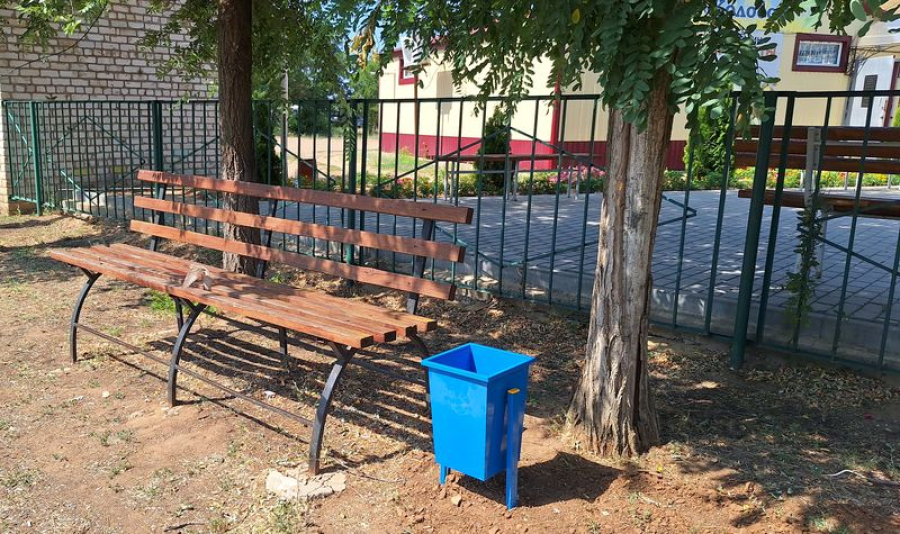 В Зеленом установили новые урны