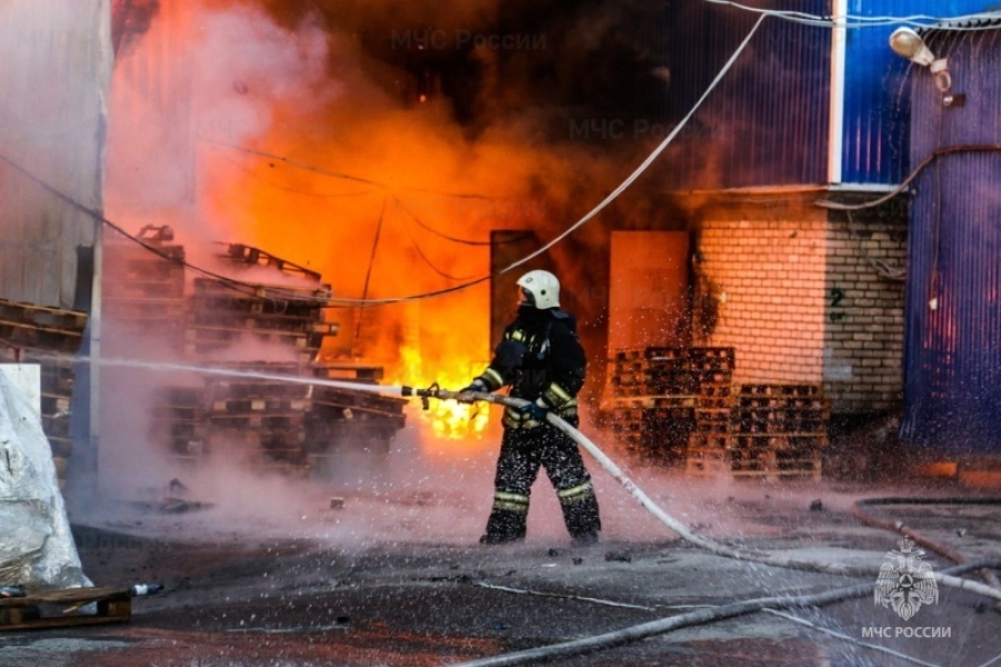 В Быково загорелась пристройка