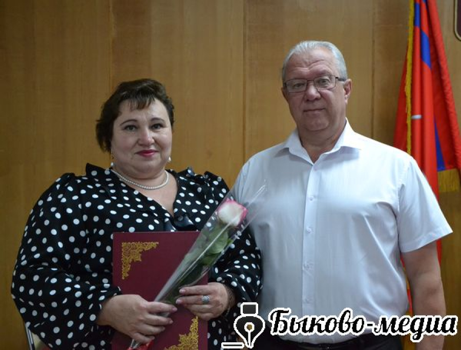 Сотруднице Быковского СРЦ вручена почетная грамота