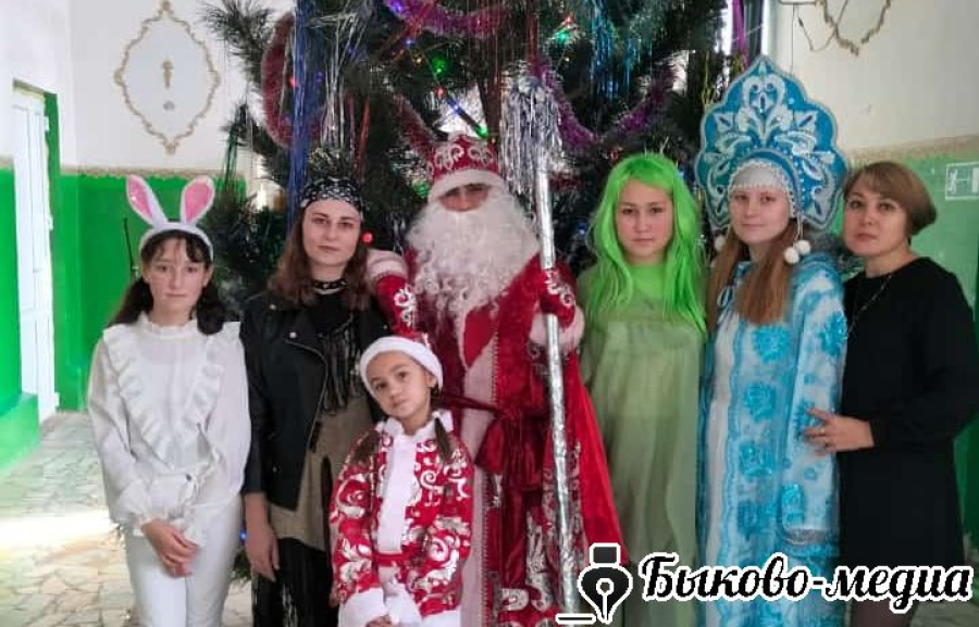 В Красносельце прошло новогоднее представление "Приключения Снегурочки и её друзей"
