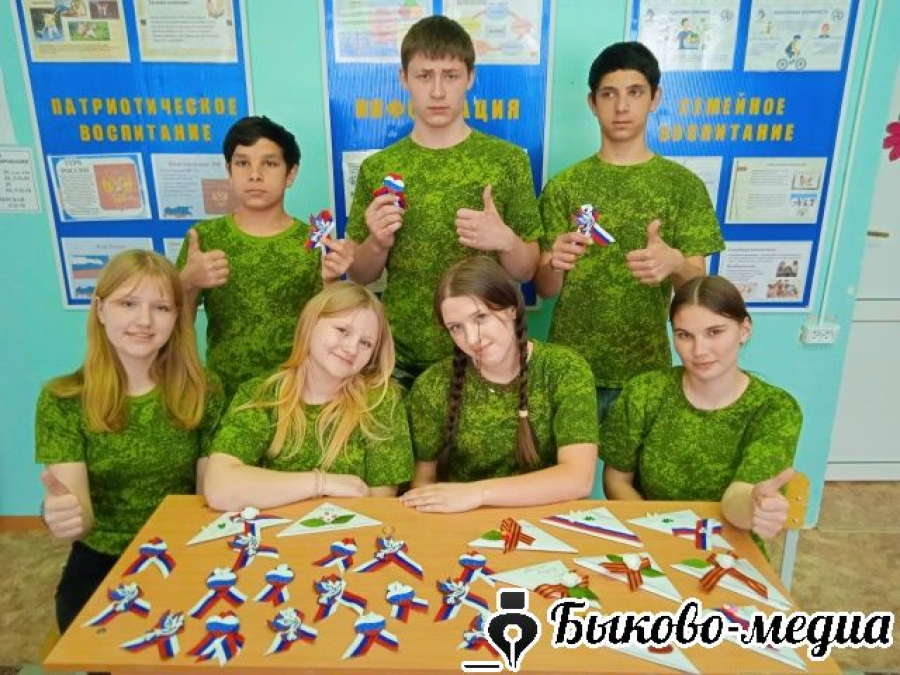 Волонтеры провели информационный час "Герои среди нас"