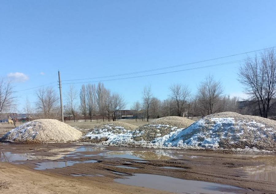 В Победе готовы к засыпке дорог щебнем