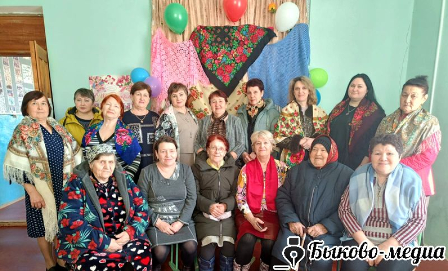 В Демидове организовали путешествие  &laquo;Платочной радуги узор&raquo;