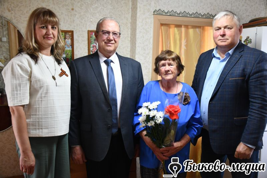 Глава района поздравил ветеранов р.п. Быково