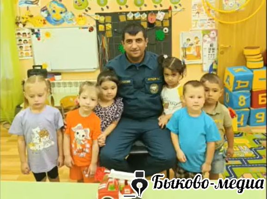 В гости к дошколятам пришел настоящий  спасатель