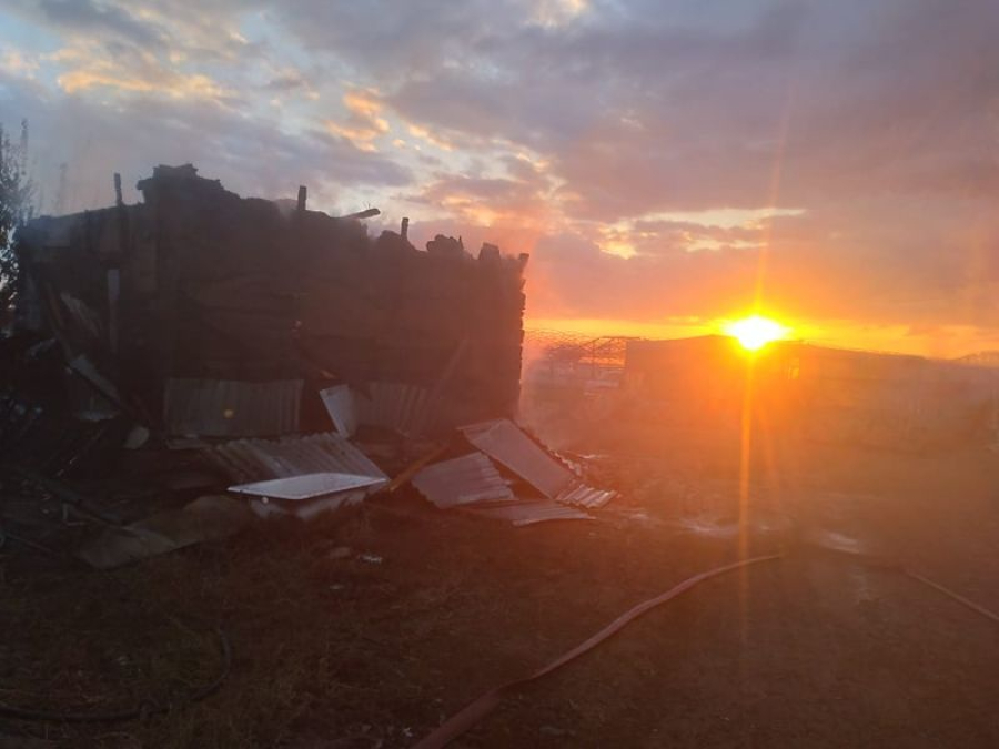В Новоникольском горел жилой дом