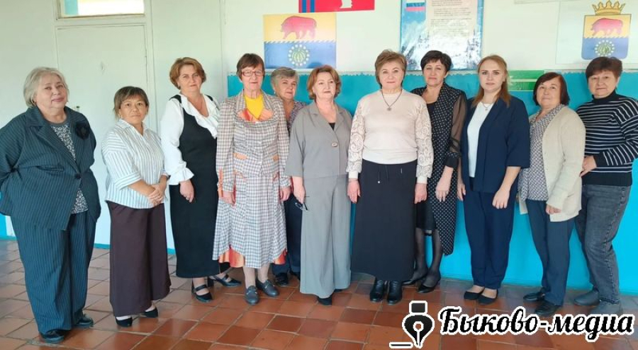 В Демидове тепло поздравили учителей