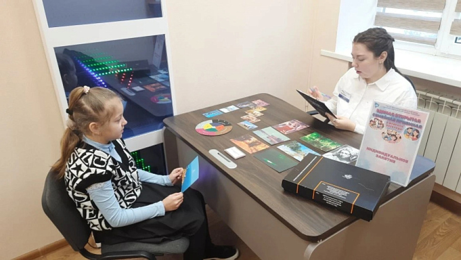 Жители Волгоградской области получают помощь в единых семейных приемных