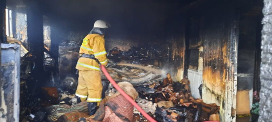 В Приморске из-за короткого замыкания загорелся дом