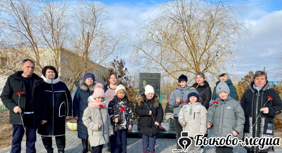 В Луговой Пролейке прошел торжественный митинг