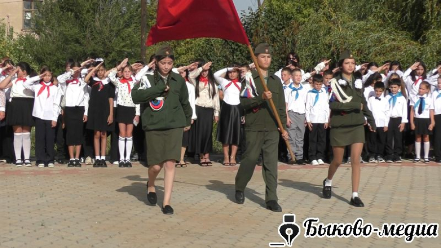Урок мужества в школе Приморска прошел по книге &laquo;Сталинград. Без срока давности&raquo;