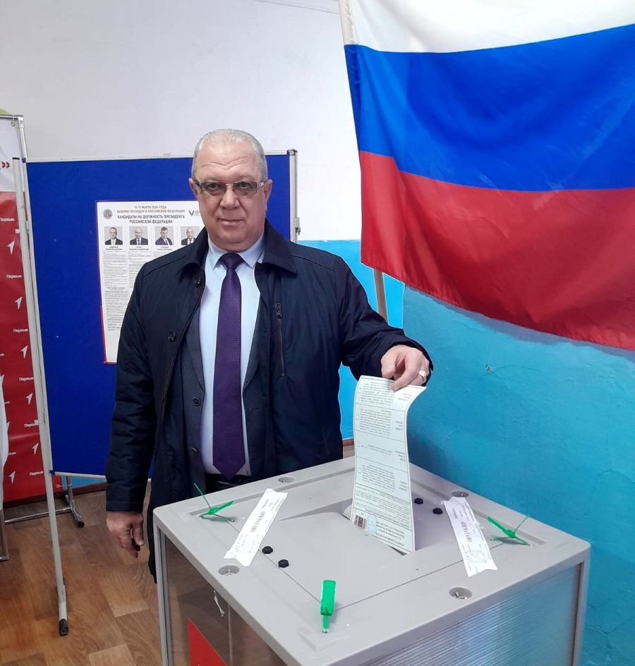Глава  района проголосовал на выборах Президента РФ