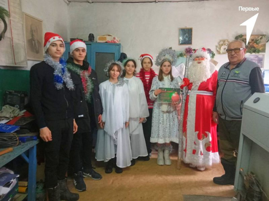 Детский Дед Мороз шагает по району