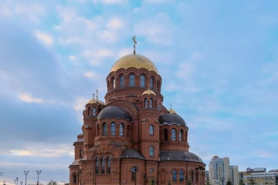 Губернатор Андрей Бочаров поздравил митрополита Феодора с праздником