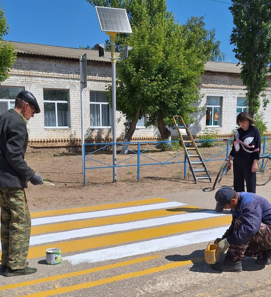 В поселке Зеленый обновили дорожную разметку