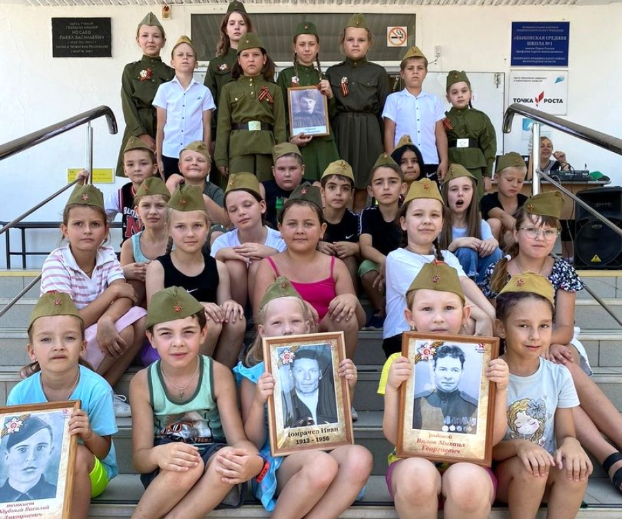 В Быково прошла линейка, посвященная началу Сталинградской битвы