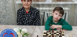 «Бабушка на час»: серебряные волонтёры укрепляют связь поколений