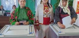 Жители чувашской национальности пришли на участок в Верхнем Балыклее в традиционных костюмах