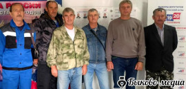 На выборы идут коллективами и семьями