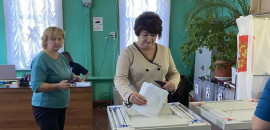 Жители Верхнего Балыклея активно голосуют с первых часов работы участков