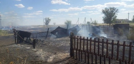В Солдатско-Степном ликвидировали возгорание сена
