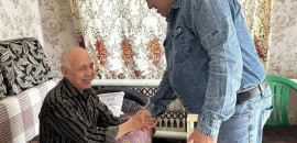 В Солдатско-Степном с 80-летием поздравили Зинулу Джунусова