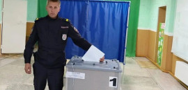 В Садовом первым проголосовал сотрудник полиции
