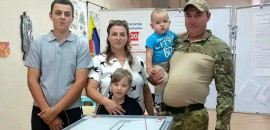 Ветеран СВО проголосовал вместе с семьёй в посёлке Катричев